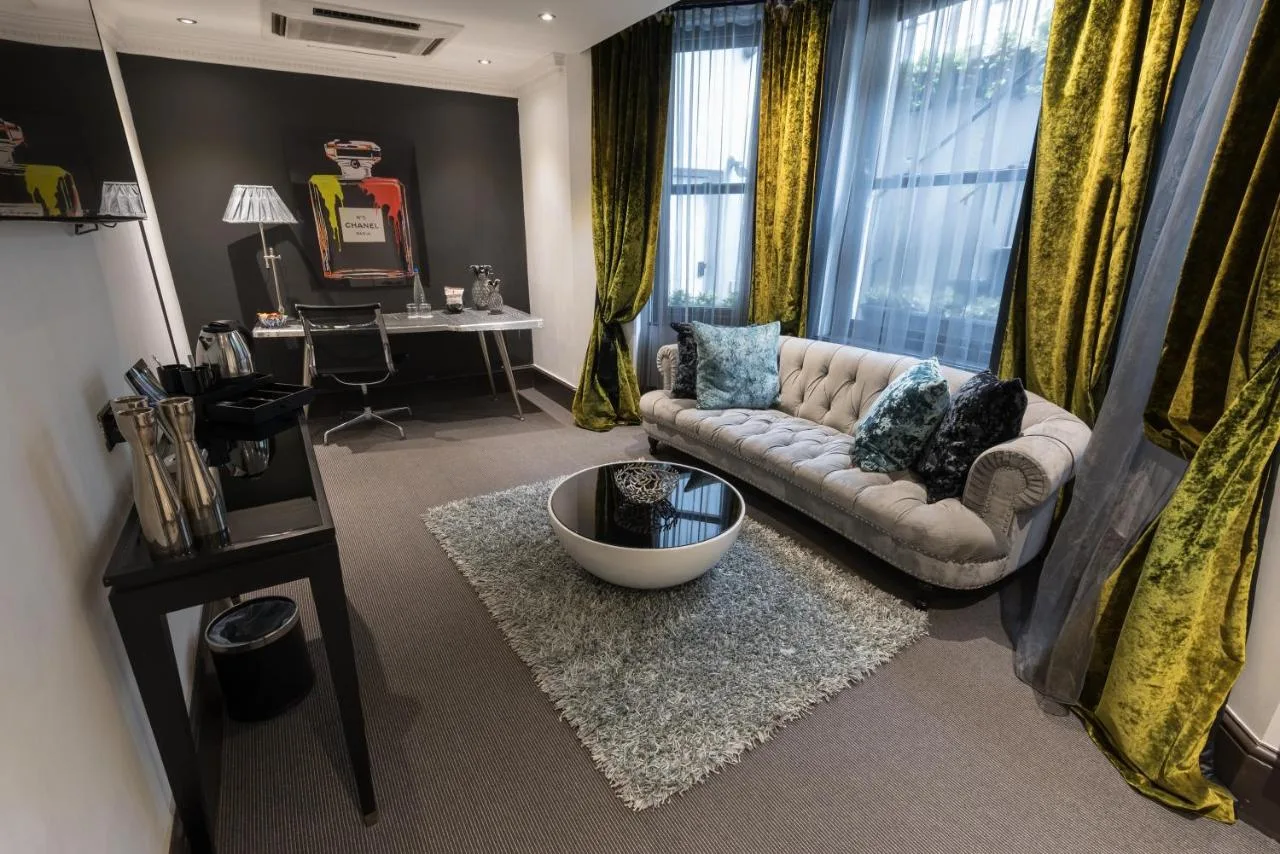 Drop Dead Gorgeous Splash Suite